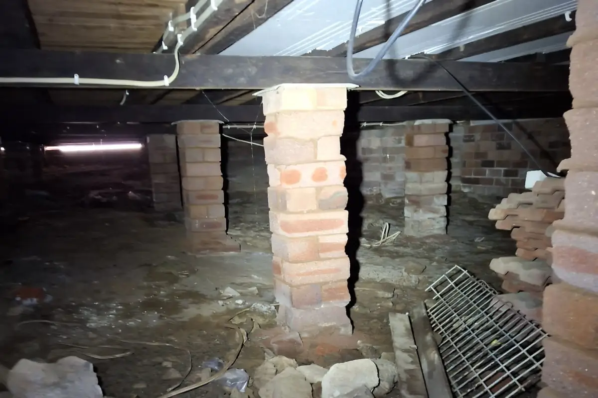 Structual deterioating piers _residential 6