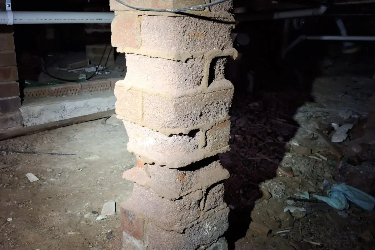 Structual deterioating piers _residential 7